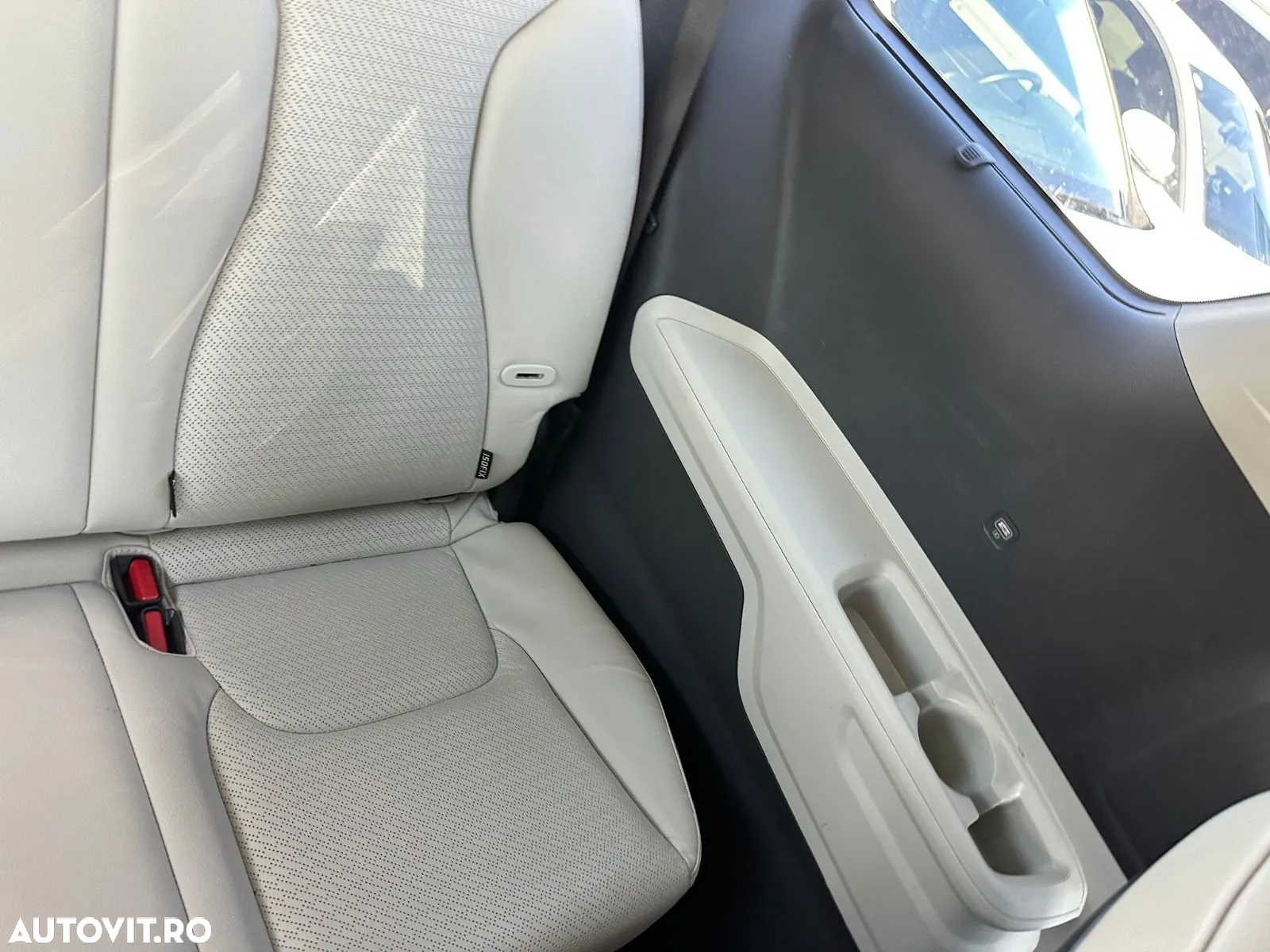 Kia Carnival - 16