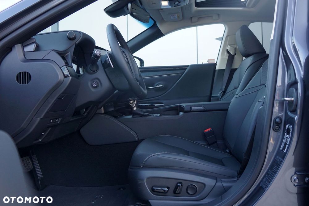 Lexus ES - 10