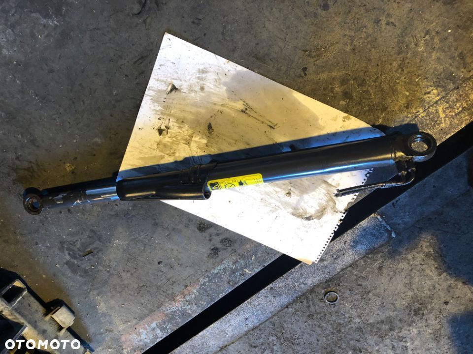 SIŁOWNIK PODNOSZENIA KABINY SCANIA R 1720925 - 2