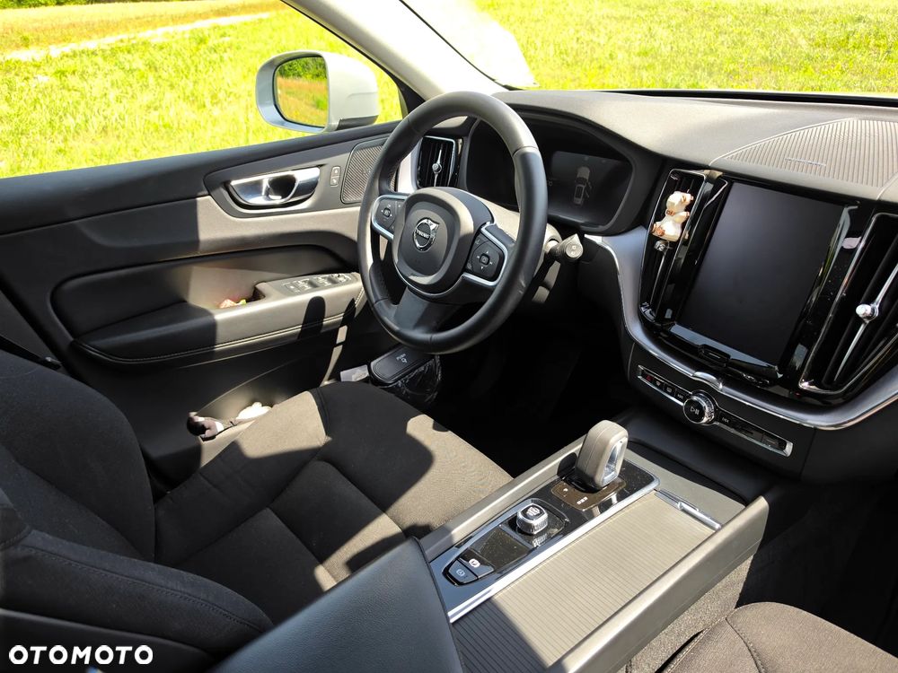Volvo XC 60 B5 D AWD Momentum Pro - 9