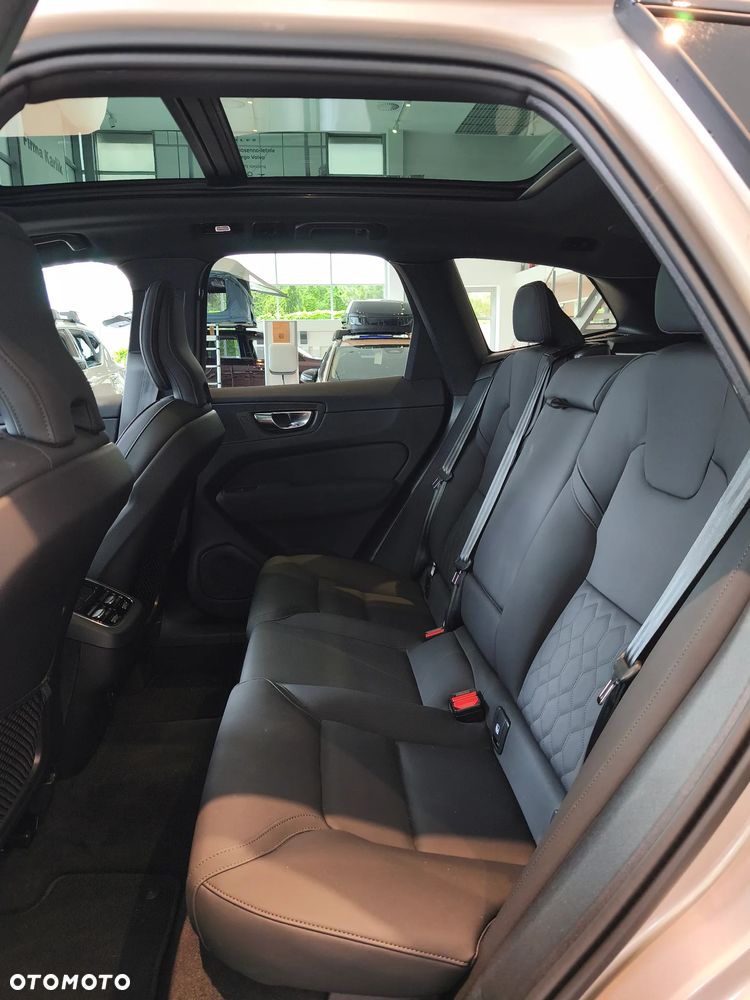 Volvo XC 60 B5 B AWD Ultra Dark - 12