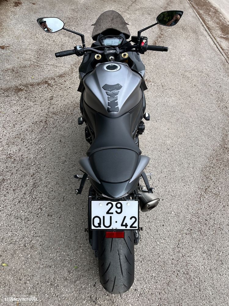 Suzuki GSX - 11