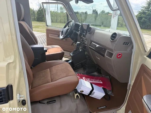 Toyota Land Cruiser - 10