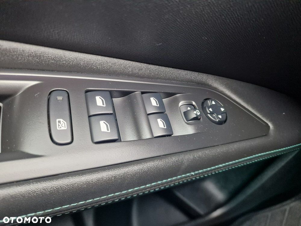 Peugeot 3008 1.6 PureTech Hybrid PHEV Allure S&S EAT8 - 40