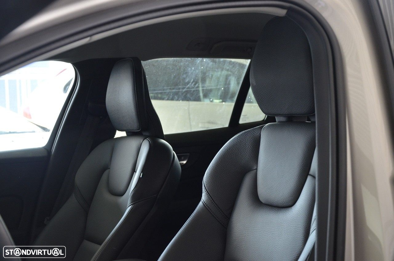 Volvo V60 2.0 T6 AWD TE Plus Dark - 6