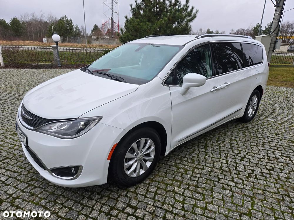 Chrysler Pacifica - 9