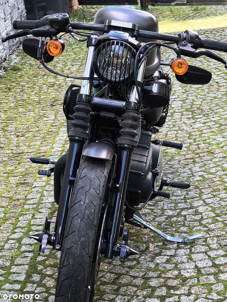 Harley-Davidson Sportster Custom 883C - 35