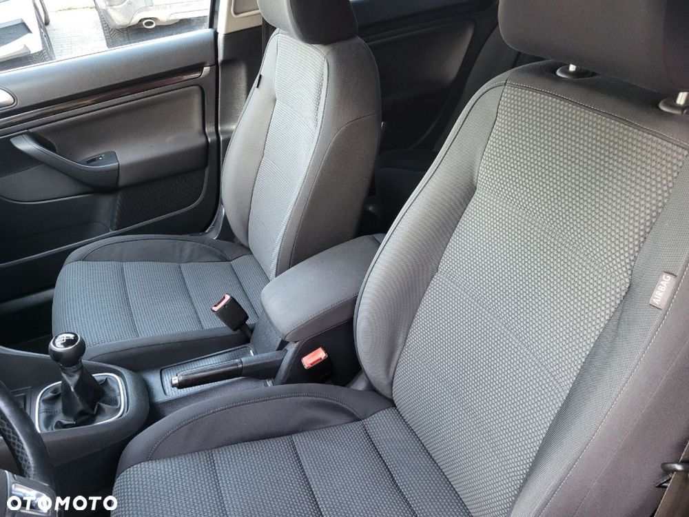 Volkswagen Golf - 25