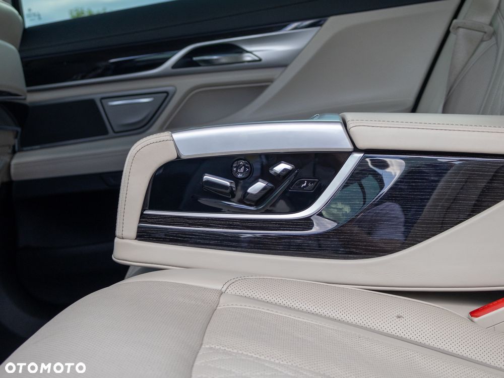 BMW Seria 7 730Ld xDrive - 33