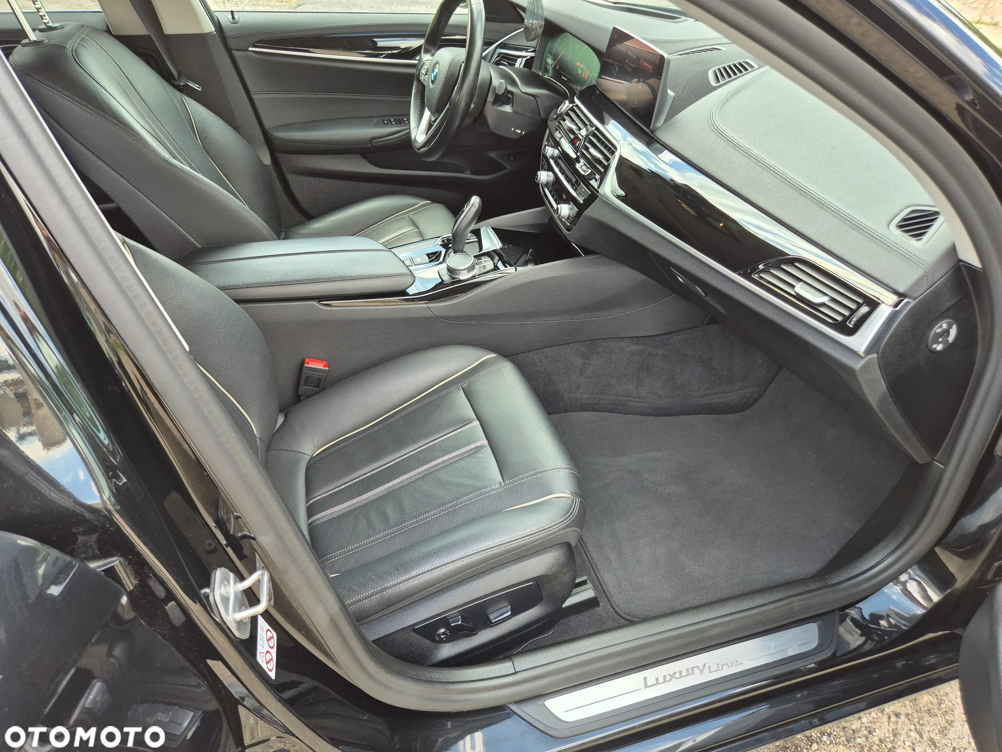 BMW Seria 5 530d xDrive Luxury Line - 29