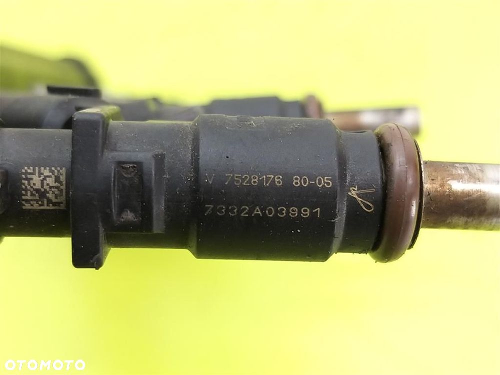 Listwa wtryskiwaczy Peugeot 308 307 207 2006–2012 1.4 B - 8