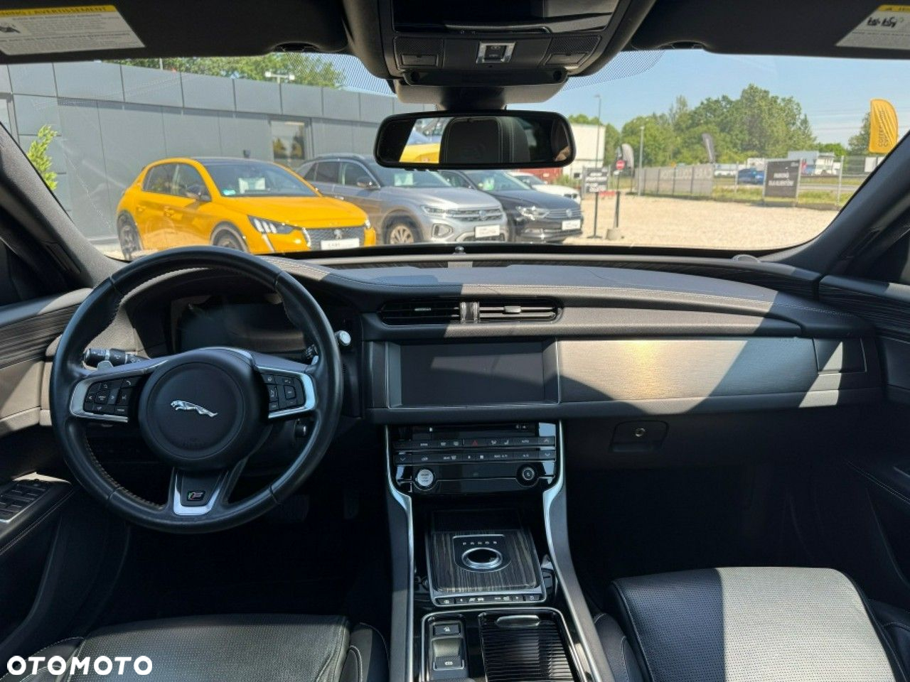 Jaguar XF - 12