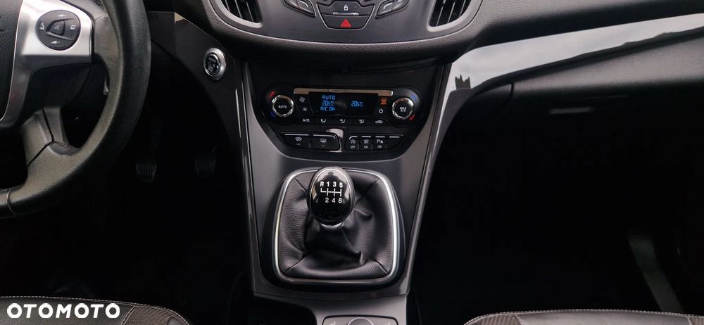 Ford Kuga 2.0 TDCi FWD Titanium - 25