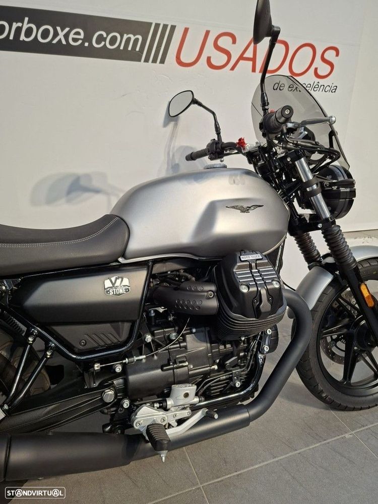 Moto Guzzi V7 Stone - 3