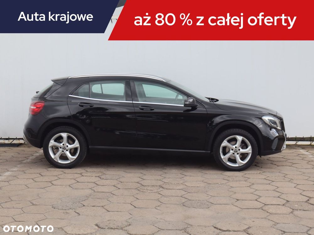 Mercedes-Benz GLA - 8