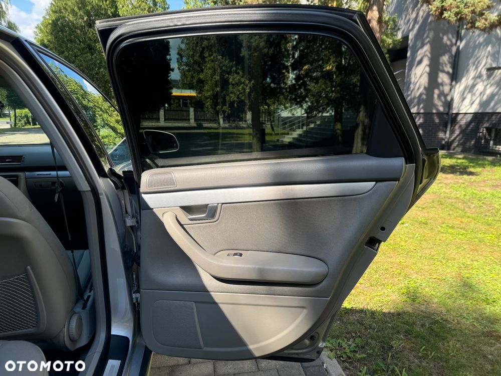 Audi A4 Limousine - 10