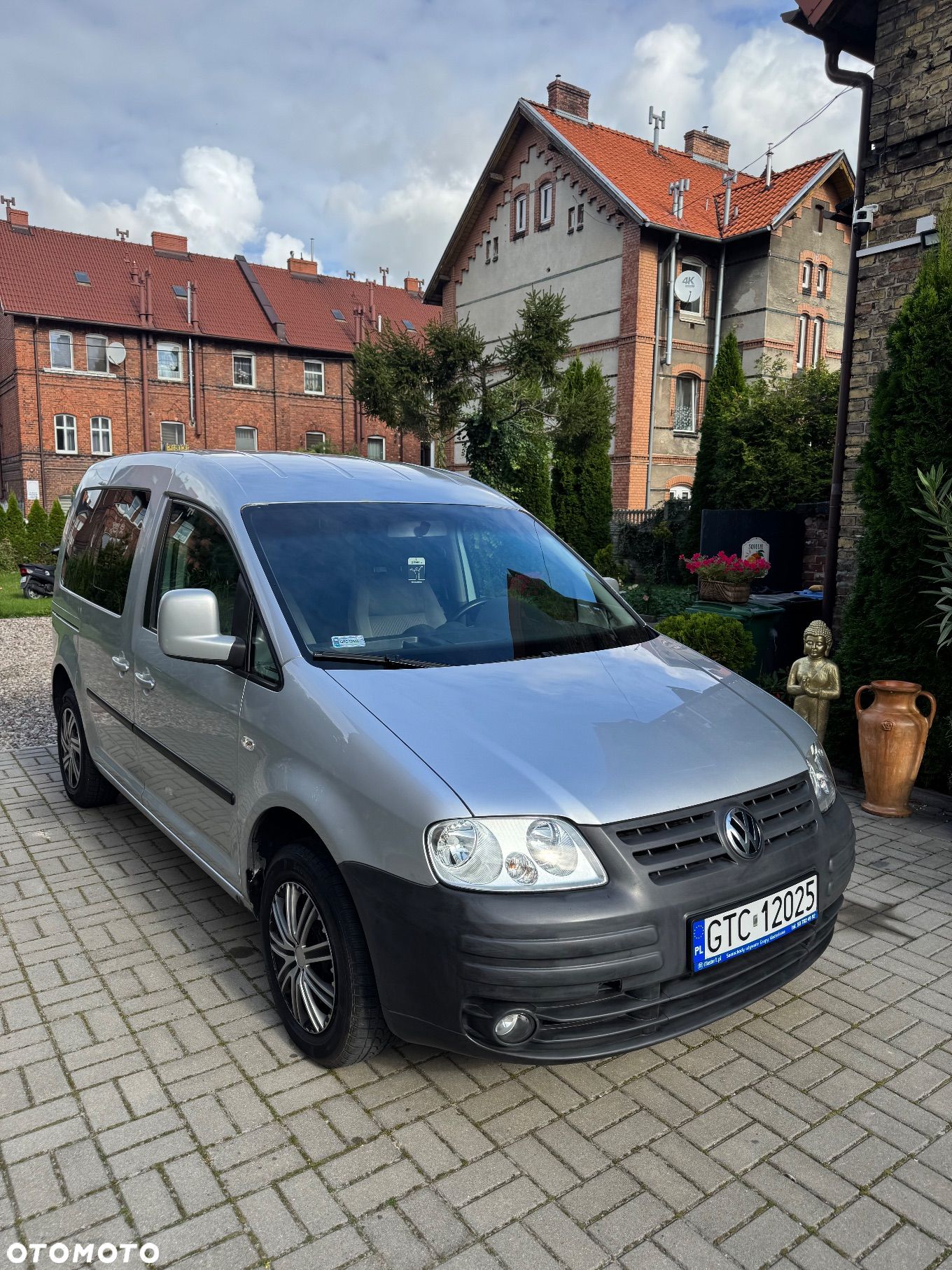 Volkswagen Caddy ver-1-6-life-7--si- - 1