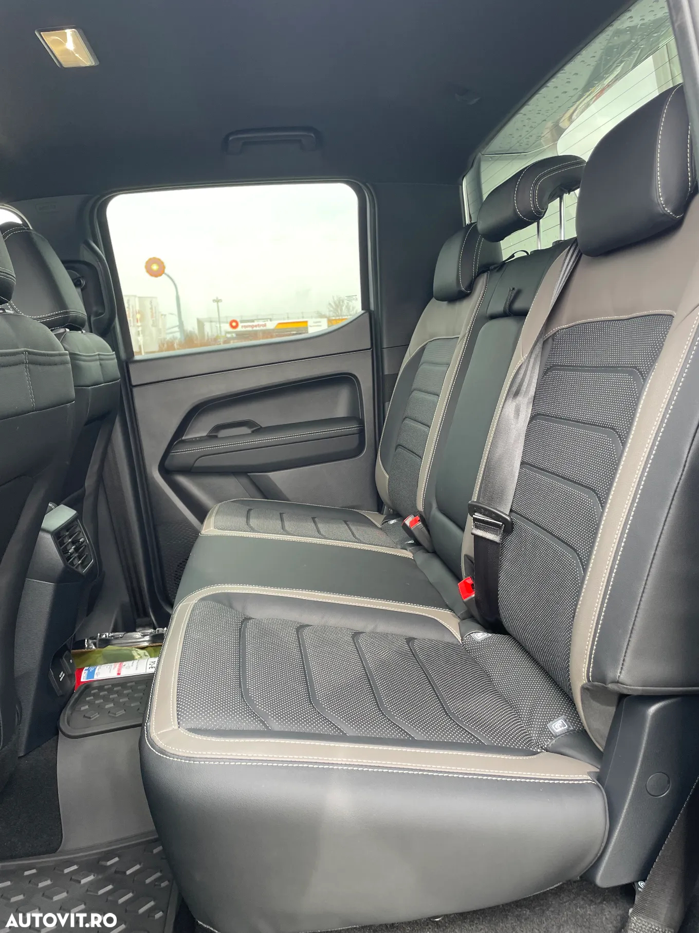 Volkswagen Amarok 3.0 TDI 241 CP 4M 10AT Aventura - 12
