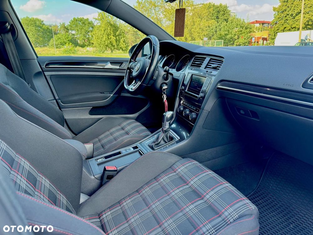 Volkswagen Golf - 17