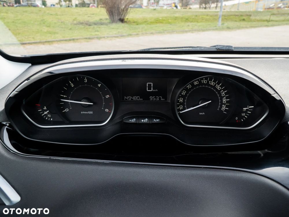 Peugeot 208 - 11
