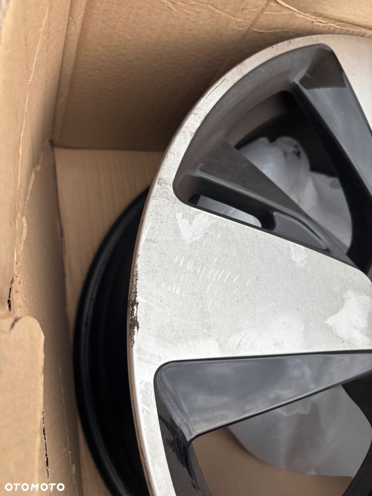 Oryginalne felgi aluminiowe o nr kat. 8B3601025AR Audi A5 / S5 (B10) - 6