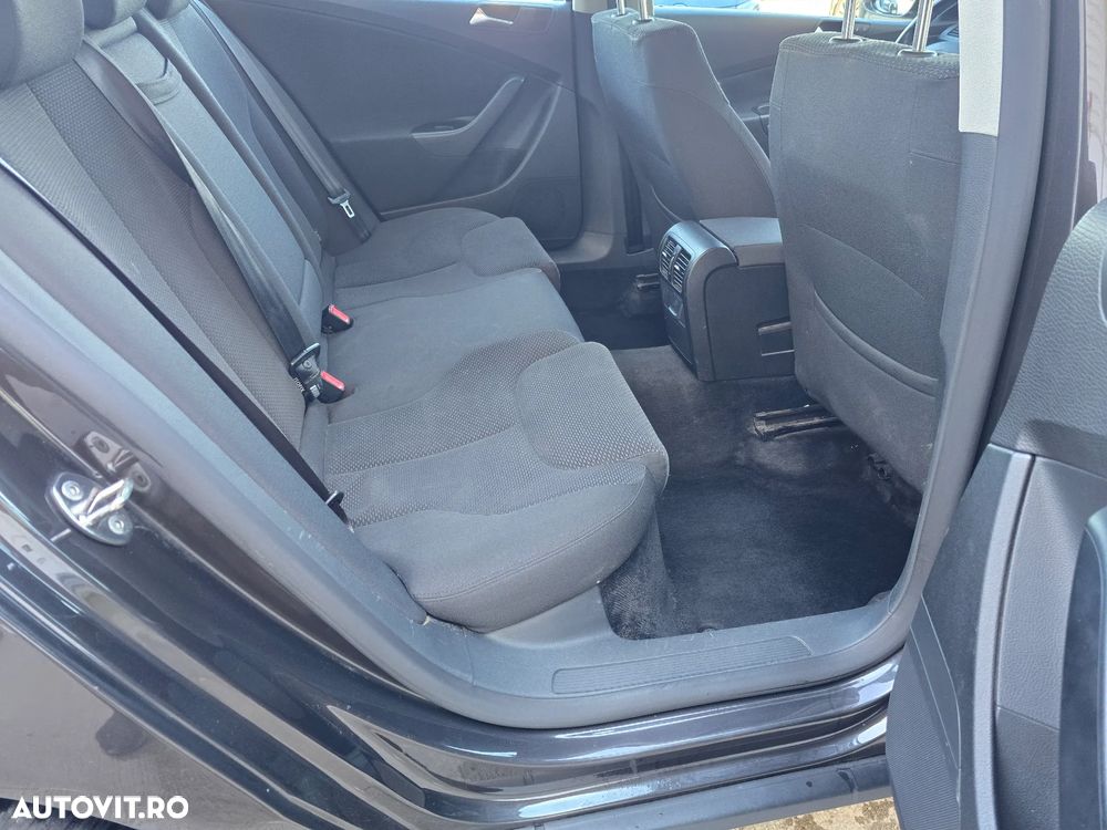 Volkswagen Passat 2.0TDI Comfortline DPF DSG - 19