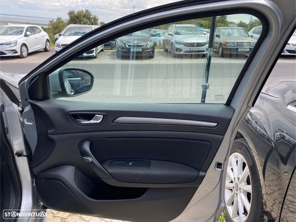 Renault Mégane Sport Tourer E-TECH Plug-in 160 INTENS - 15