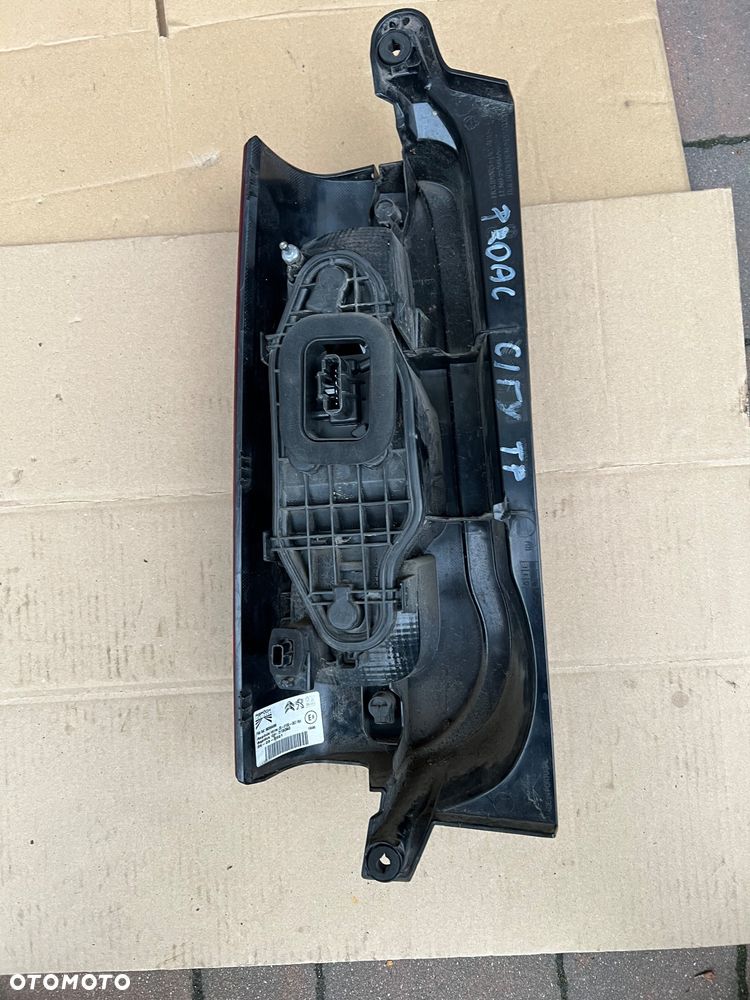 PARTNER BERLINGO RIFTER IV PROACE LAMPA TYLNA PRAWA PRAWY TYŁ 9820554880 - 4