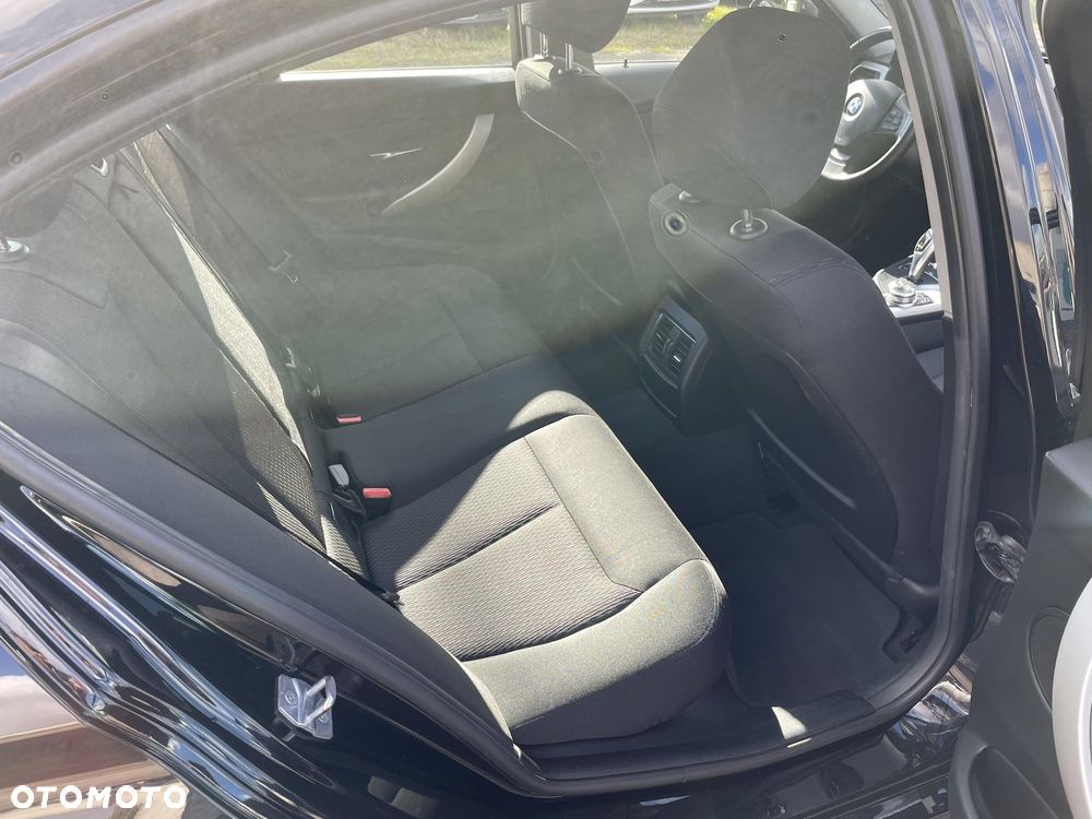 BMW Seria 3 318d Sport Line Shadow - 25