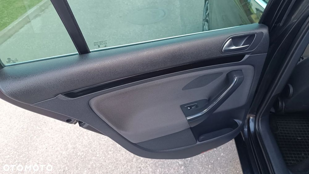 Volkswagen Golf 1.6 TDI DPF Comfortline - 19
