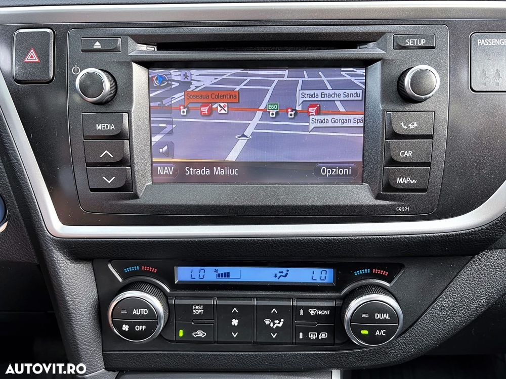 Toyota Auris 1.8 L VVT-i TS Hybrid Luna - 3