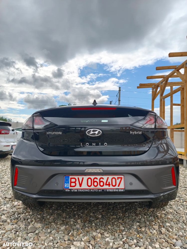 Hyundai IONIQ - 11