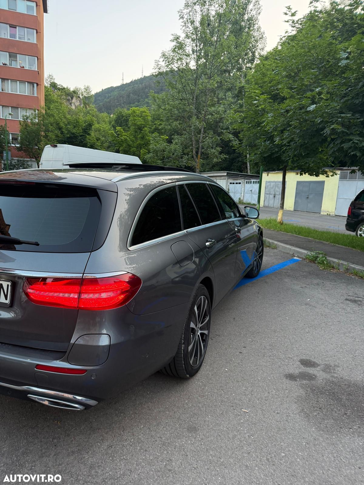 Mercedes-Benz E 300 de 4Matic T 9G-TRONIC Avantgarde - 2