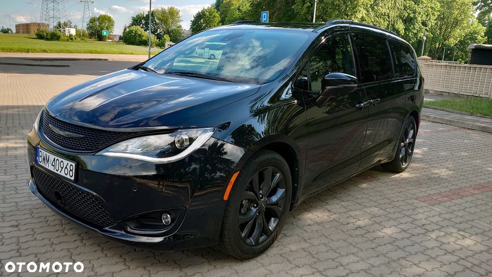 Chrysler Pacifica - 2