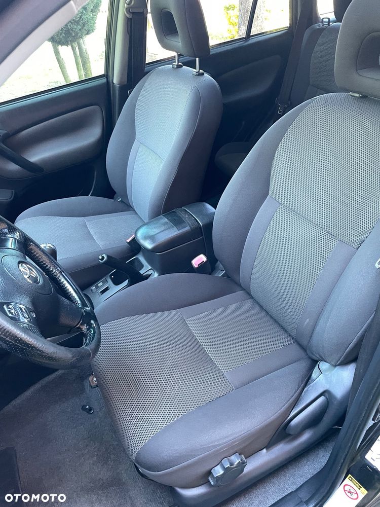 Toyota RAV4 2.0 D-4D 4x4 - 30