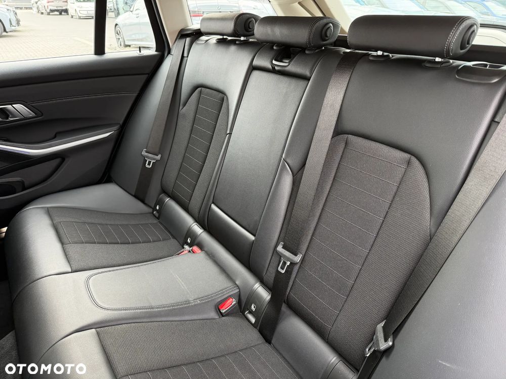 BMW Seria 3 320d - 29