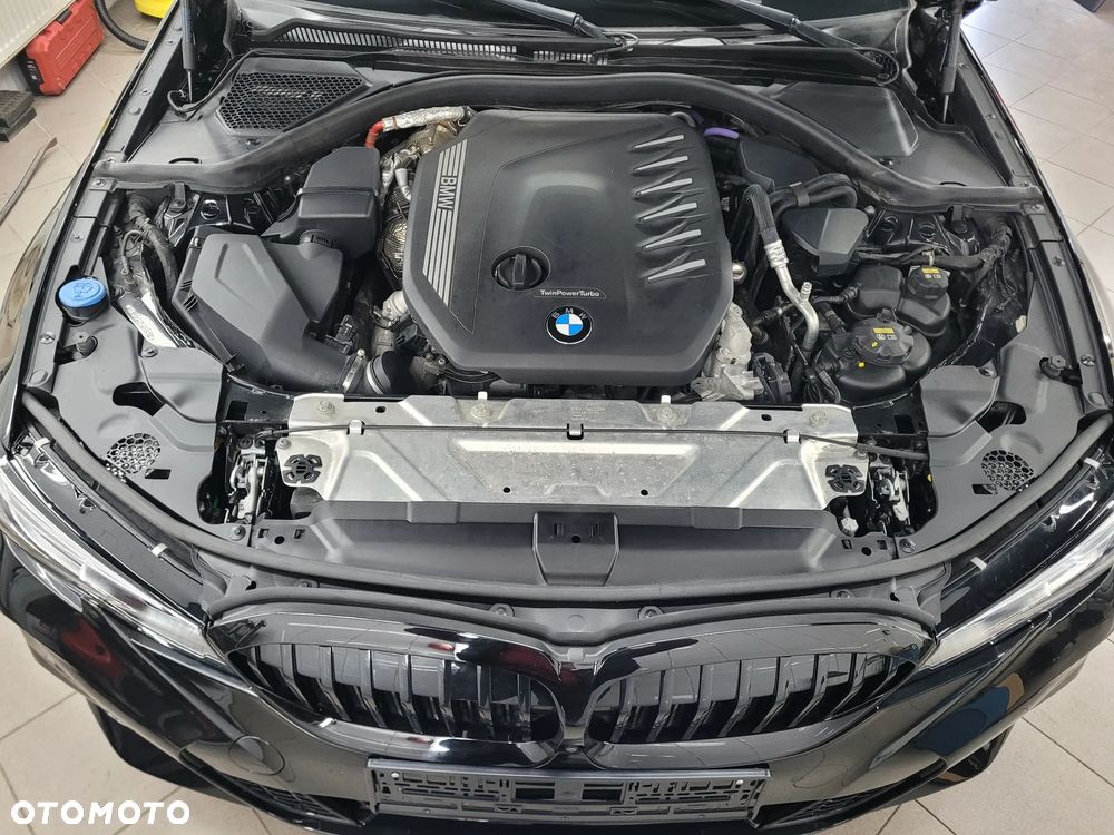 BMW Seria 3 330d xDrive - 9