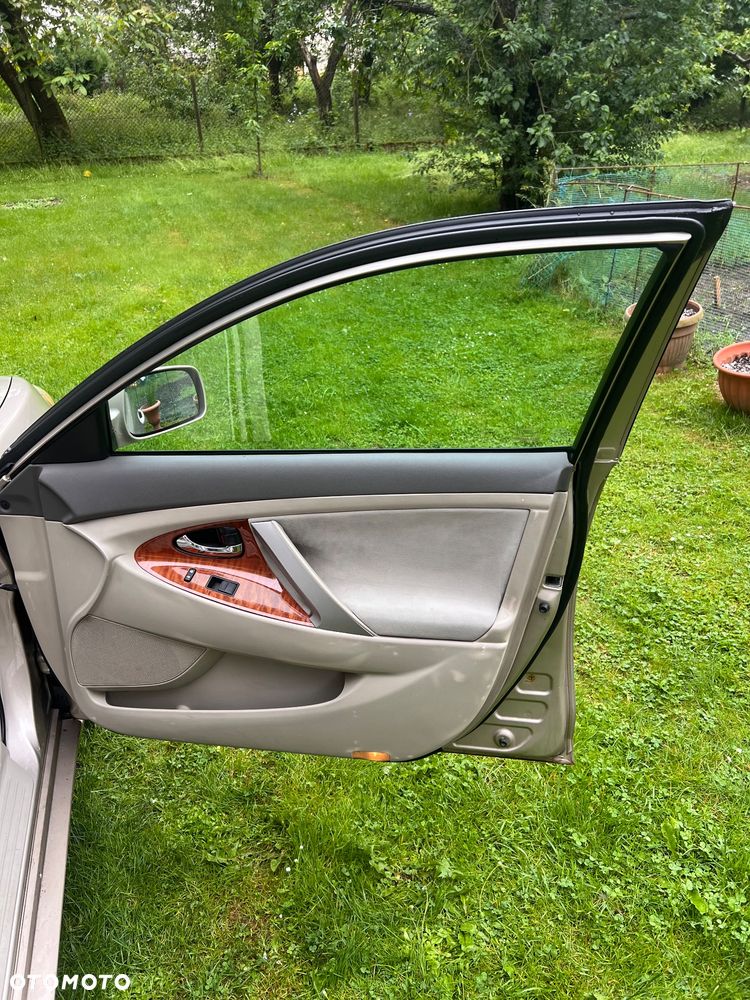 Toyota Camry - 19
