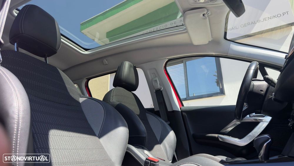 Peugeot 2008 1.2 PureTech Allure EAT6 - 10