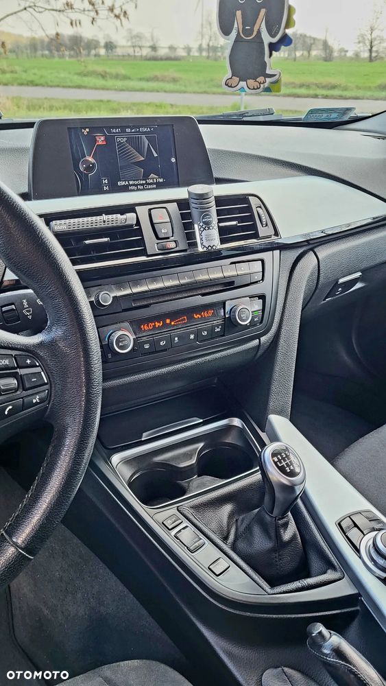 BMW Seria 3 318d xDrive - 14