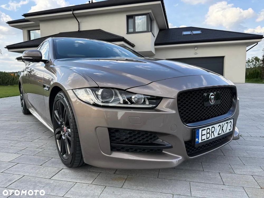 Jaguar XE 2.0 D R-Sport - 4