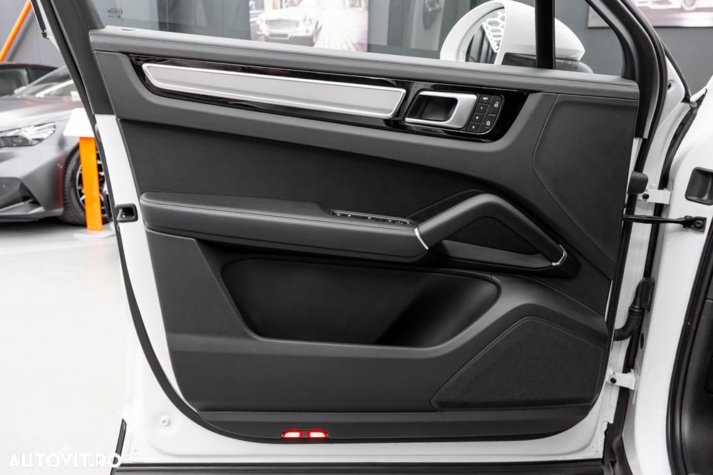 Porsche Cayenne Coupe E-Hybrid Tiptronic S - 38