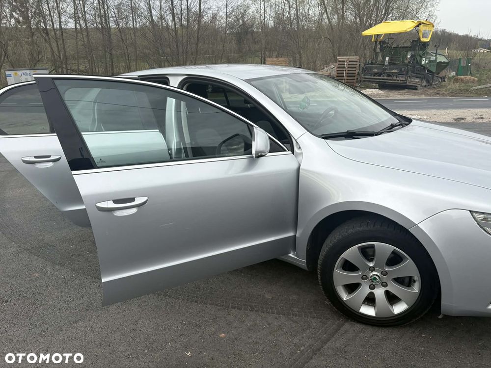 Skoda Superb 2.0 TDI Ambition DSG - 8