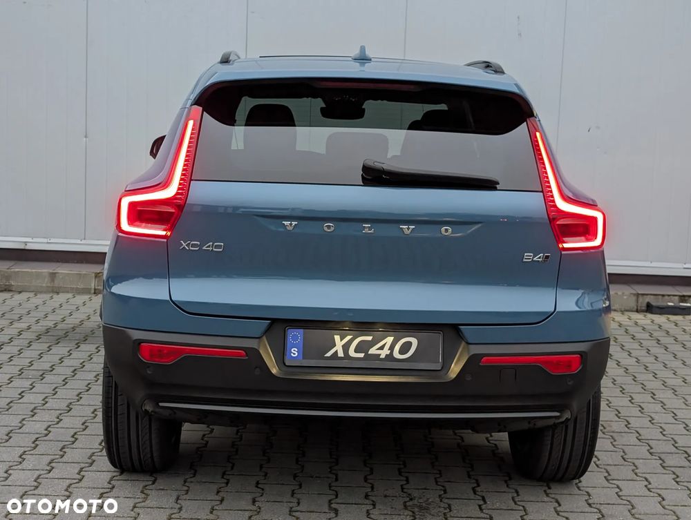 Volvo XC 40 B4 AWD Ultimate Dark - 16