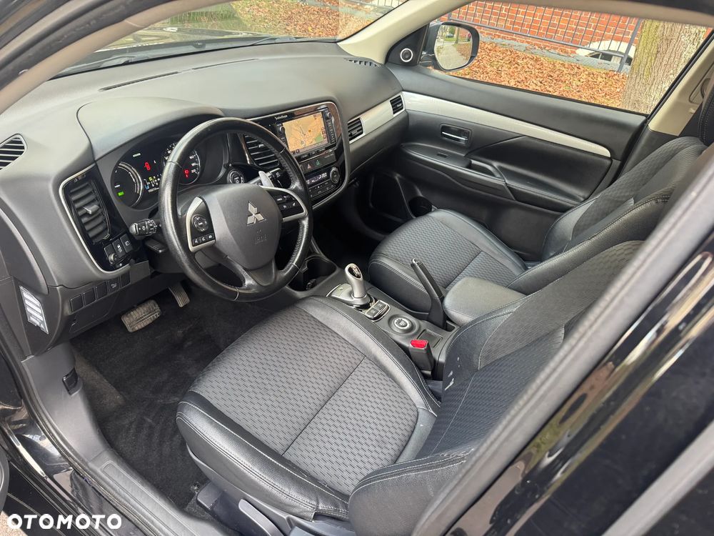 Mitsubishi Outlander 2.0 4WD Plus - 11