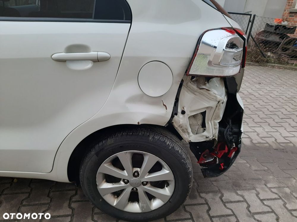 Kia Rio - 12