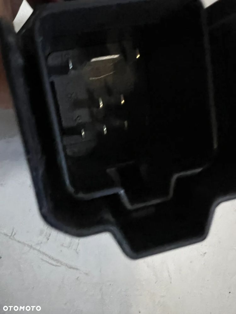 AUDI A4 B9 A5 F5 8W 2.0TDI PRZEKAŹNIK ŚWIEC ŻAROWYCH 8W0907599 - 2