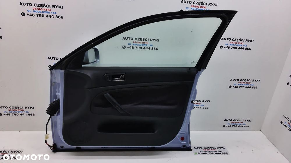 VW Passat B5 Kombi  Sedan  Drzwi Prawe  Przód LL5Y - 18