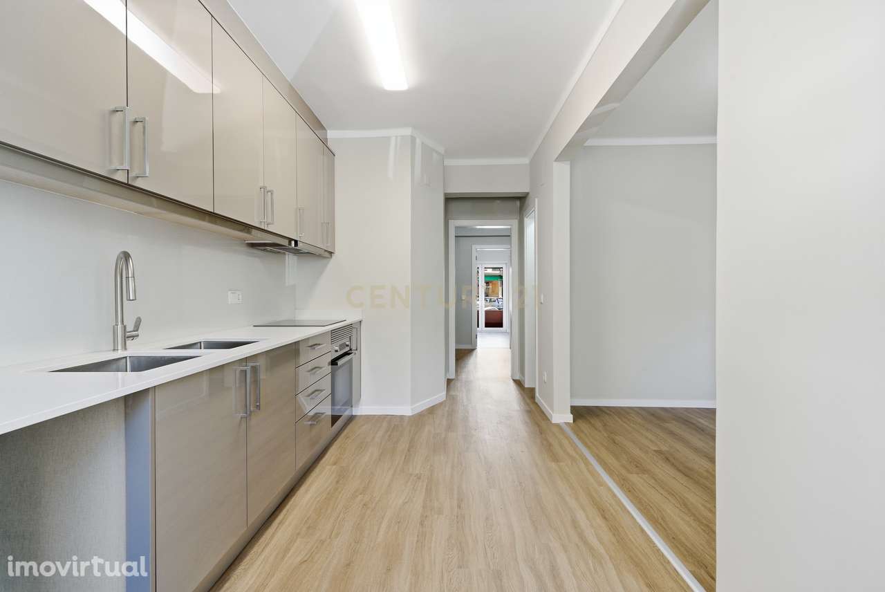 Apartamento moderno e renovado com três quartos no centro da Lourinhã - Grande imagem: 4/29