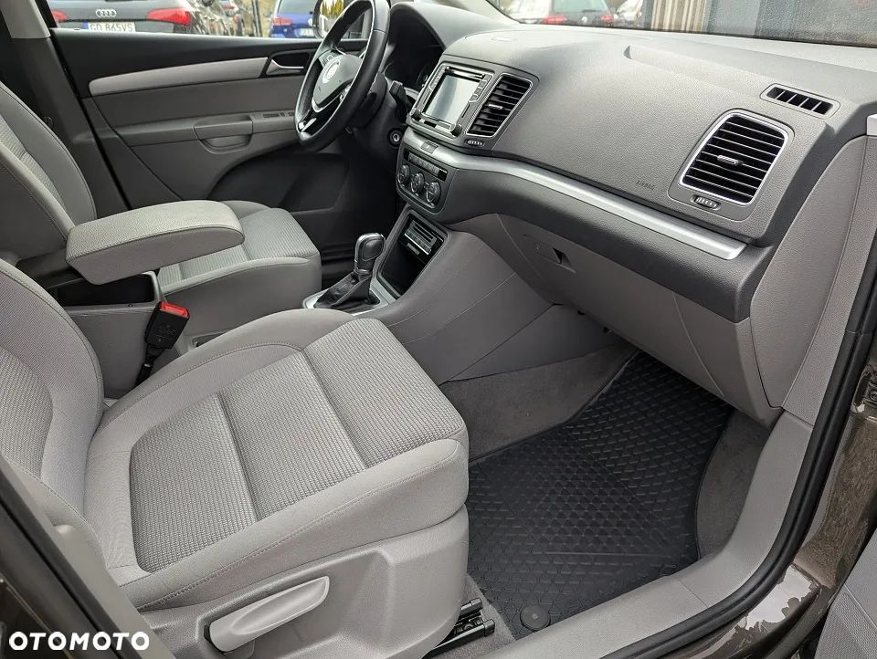 Volkswagen Sharan 2.0 TDI DSG (BlueMotion Technology) Comfortline - 23